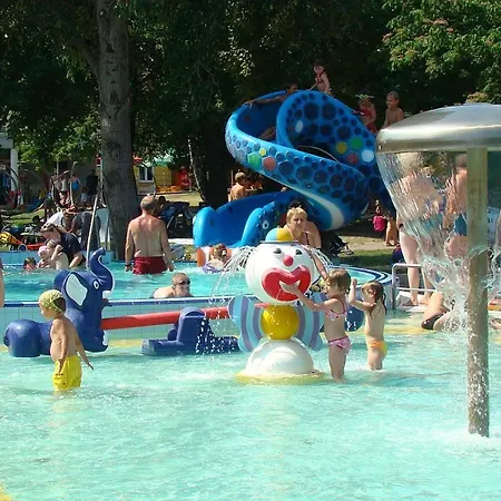 Nebel Vendeghaz * Komárom