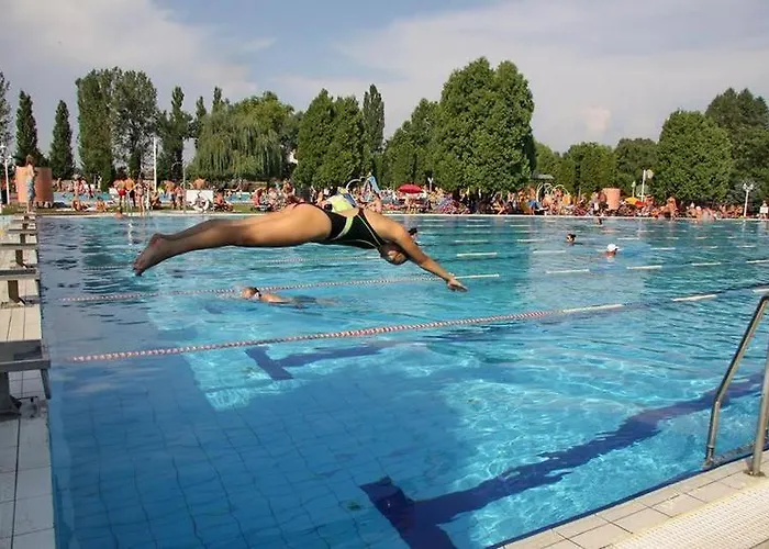 Nebel Vendeghaz * Komárom